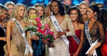 Deshauna Barber (C) of the District of Columbia celebrates with other contestants after being crowned Miss USA 2016 during the 2016 Miss USA pageant at the T-Mobile Arena in Las Vegas