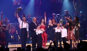 Emilio (holding onto little Carlos Carreras) and Gloria Estefan in the middle, surrounded by the cast of On Your Feet.  Photo by Chelsea Lauren.