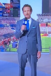 Jim Rome and his very ill-fitting pants! Photo by Karen Salkin.