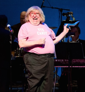 Bruce Vilanch entertaining us at a previous event in 2015. Photo by Earl Gibson.