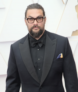 Jason Momoa rocking the colors of the Ukraine flag on his pocket square. Good for him!
