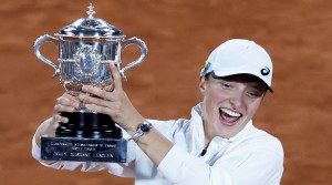 Notice French Open winner Iga Swiatek's tribute to Ukraine on her cap.