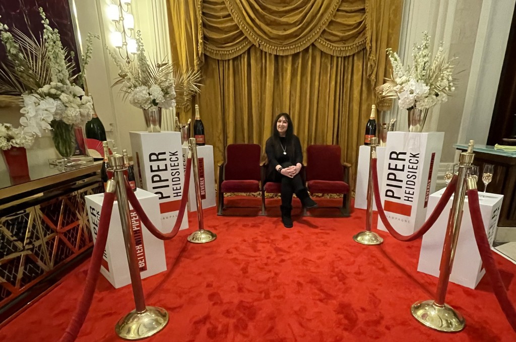 Karen Salkin sitting in the special display in the lobby of the Beverly Wilshire Hotel, all ready to watch the Oscars! Photo by Carrie of the BWH.
