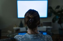 woman-watching-television-in-the-dark-1527270037