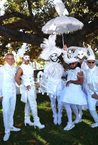 The guy in the middle won the night for me. Photo courtesy of Diner en Blanc.